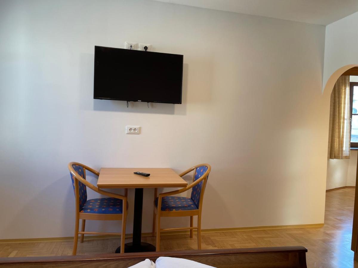 Gasthof Goldenes Lamm Vahrn Bagian luar foto