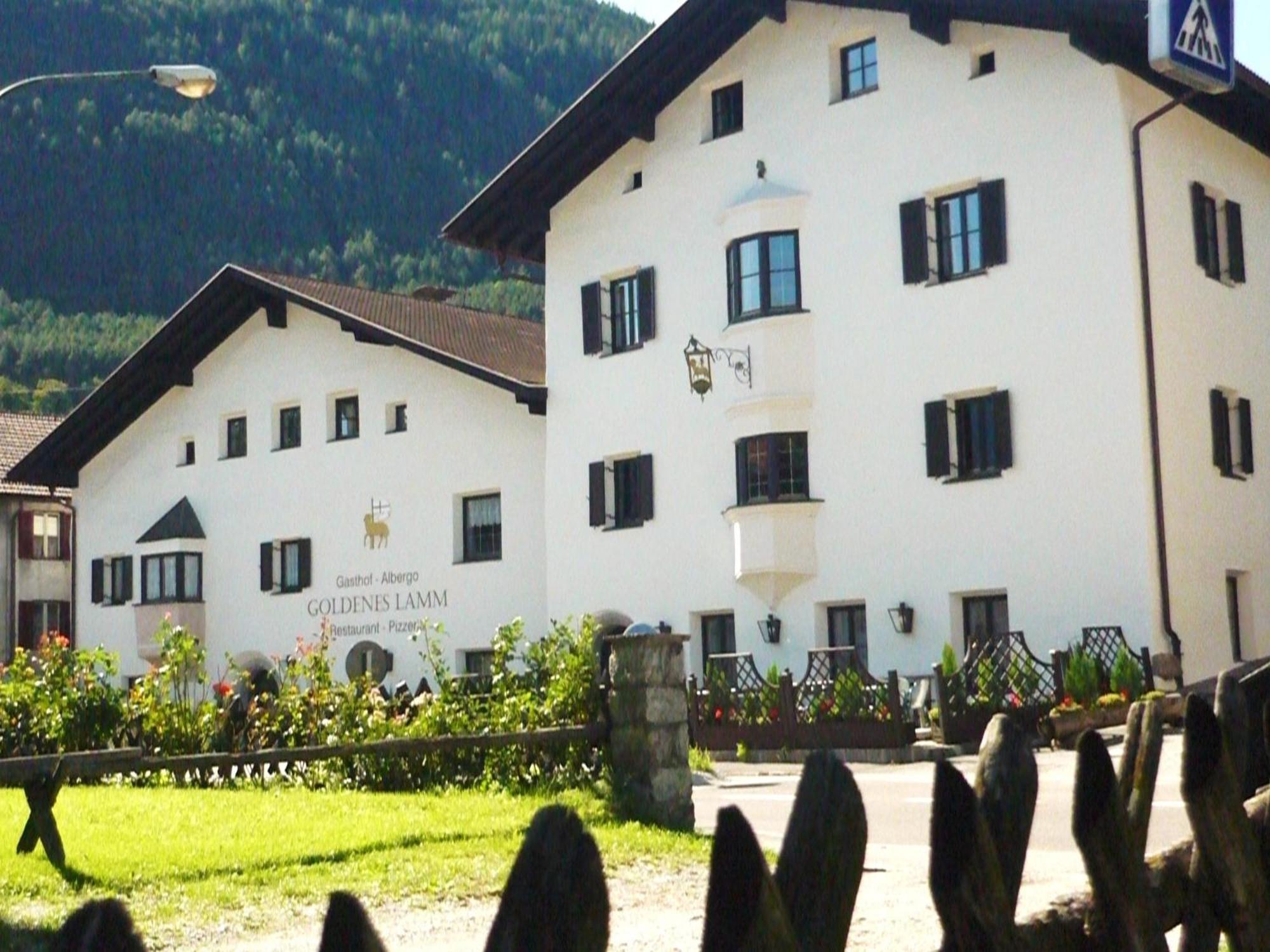 Gasthof Goldenes Lamm Vahrn Bagian luar foto