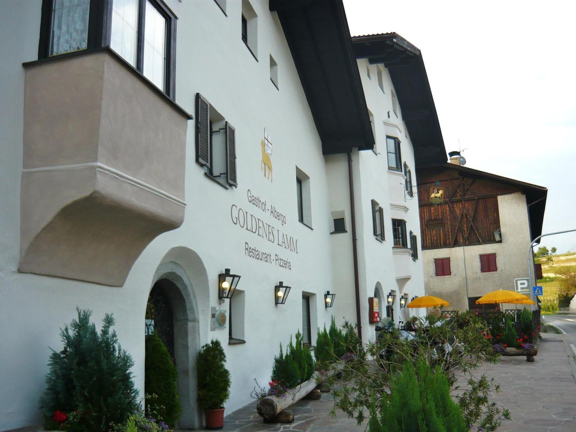 Gasthof Goldenes Lamm Hotel Vahrn Bagian luar foto