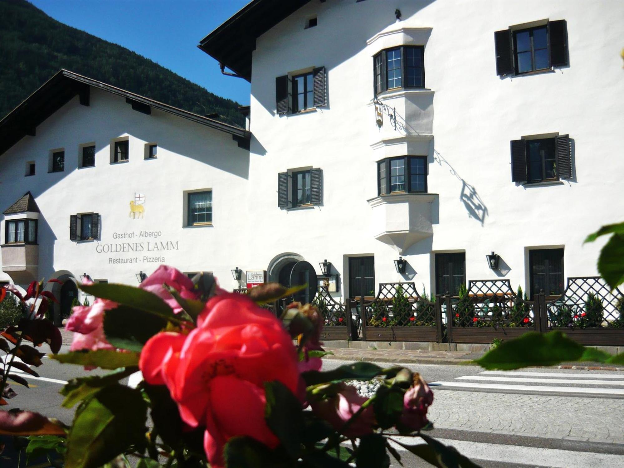 Gasthof Goldenes Lamm Vahrn Bagian luar foto