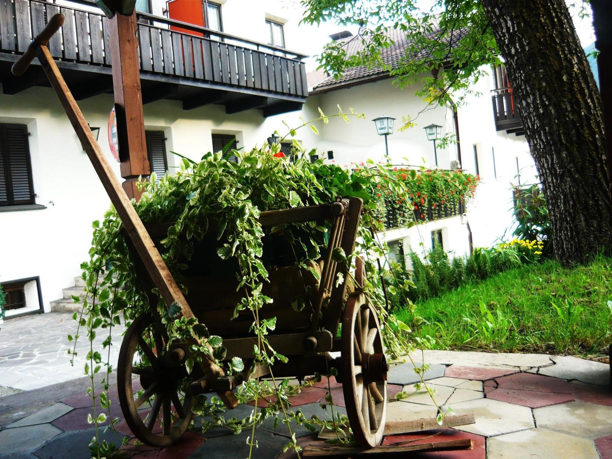 Gasthof Goldenes Lamm Hotel Vahrn Bagian luar foto