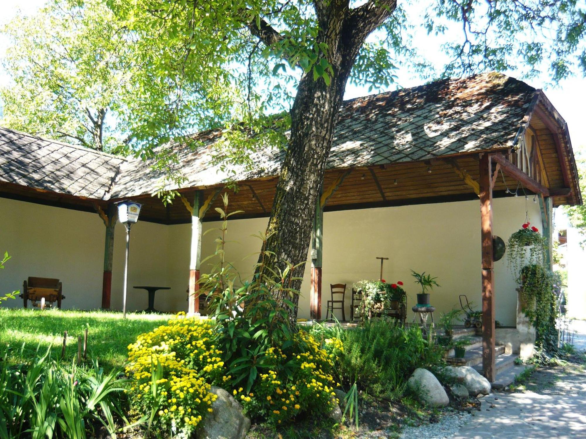 Gasthof Goldenes Lamm Vahrn Bagian luar foto