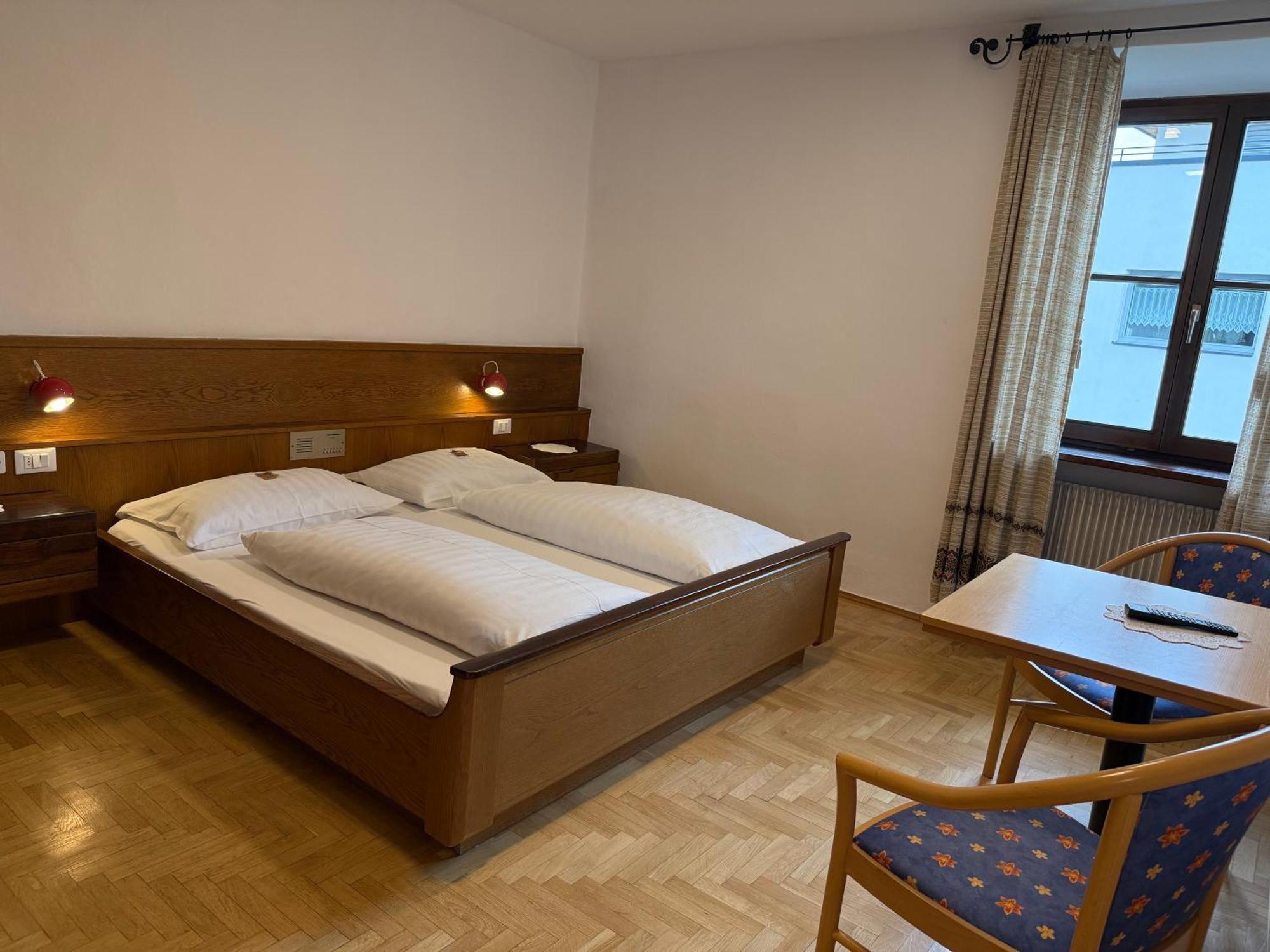 Gasthof Goldenes Lamm Vahrn Ruang foto