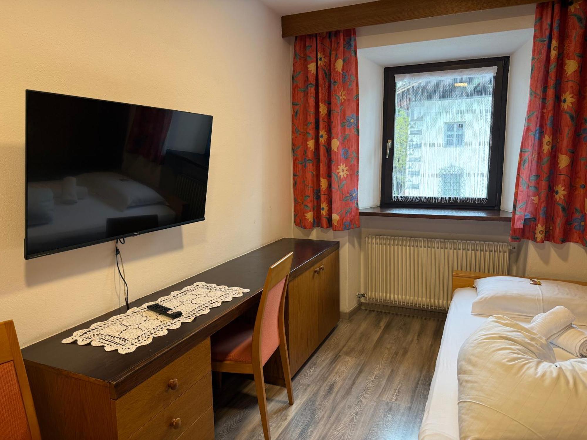 Gasthof Goldenes Lamm Vahrn Bagian luar foto