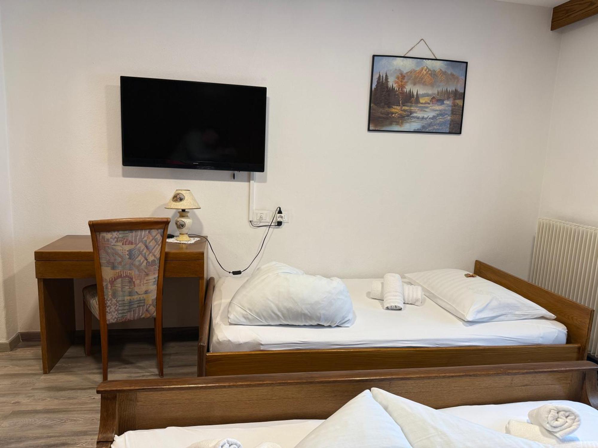 Gasthof Goldenes Lamm Vahrn Ruang foto
