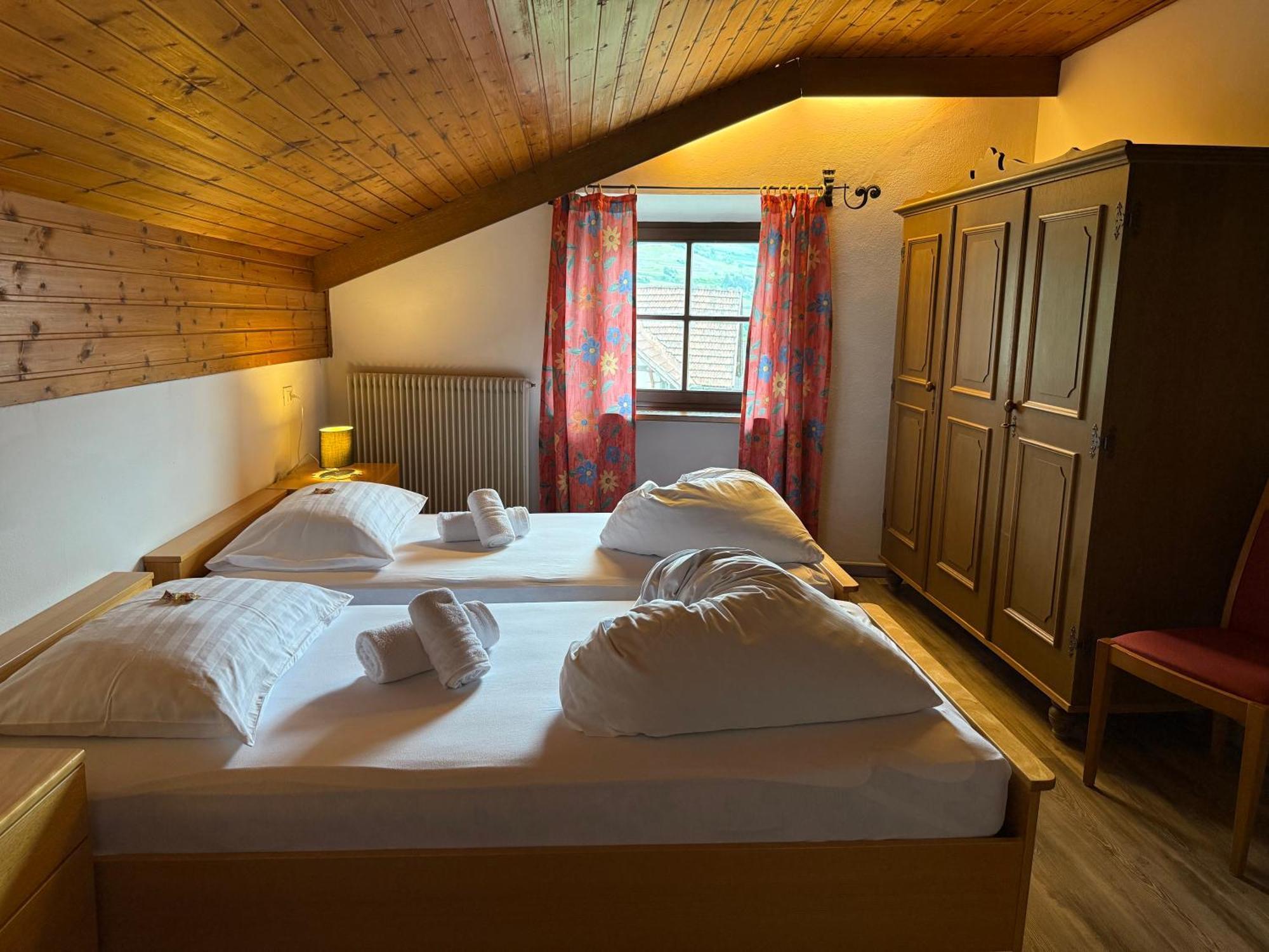 Gasthof Goldenes Lamm Vahrn Bagian luar foto