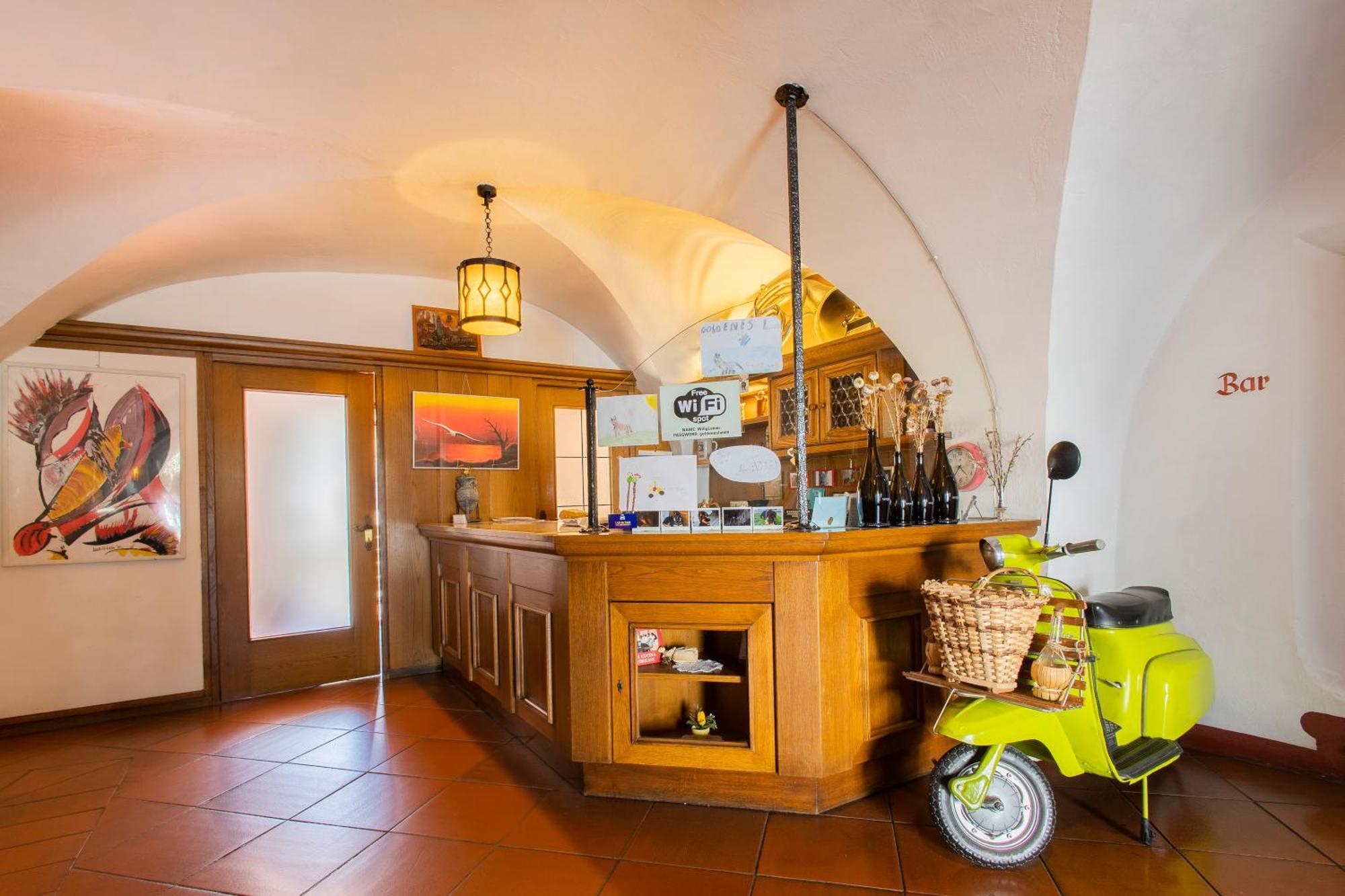 Gasthof Goldenes Lamm Vahrn Bagian luar foto