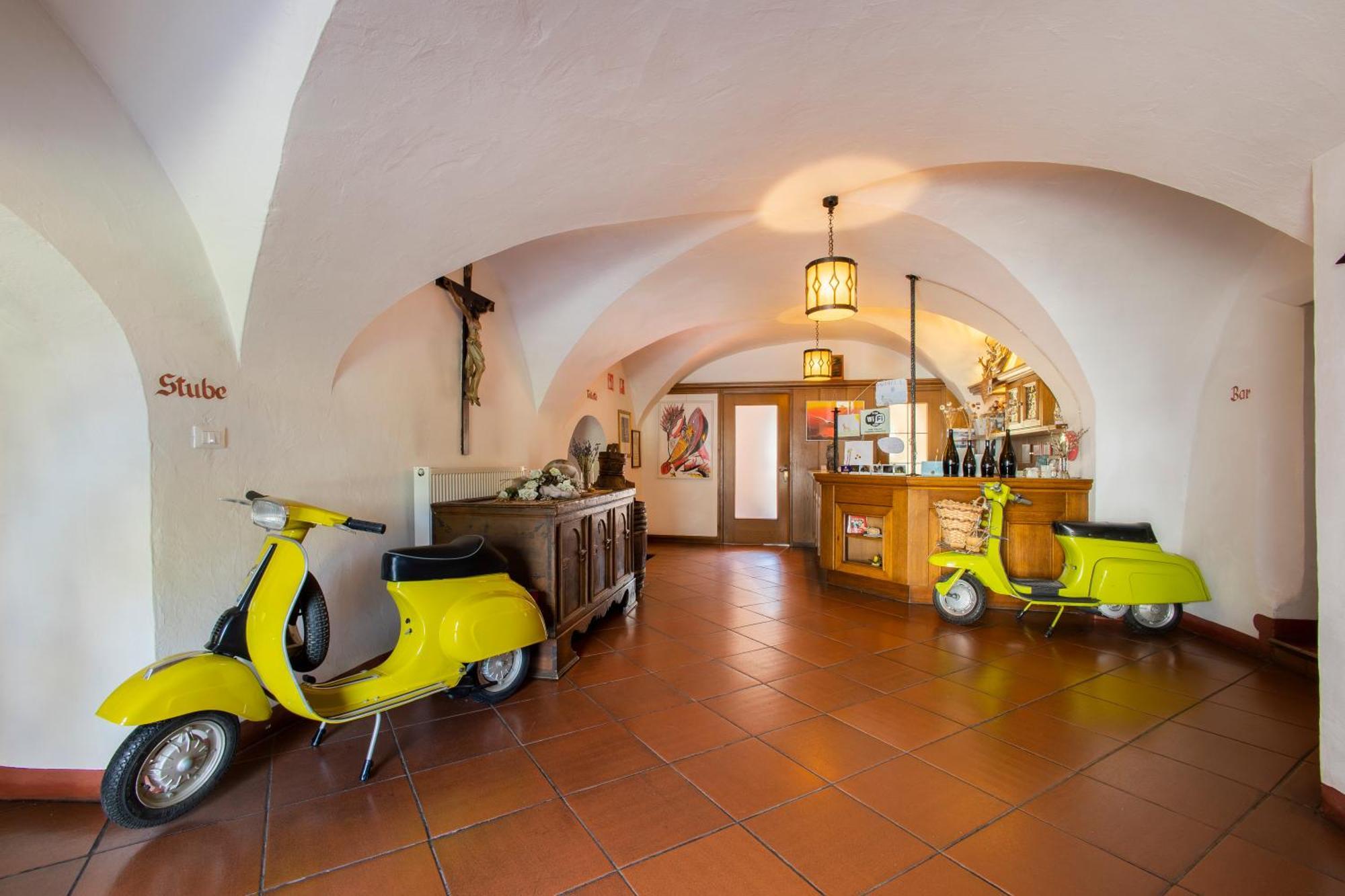 Gasthof Goldenes Lamm Vahrn Bagian luar foto