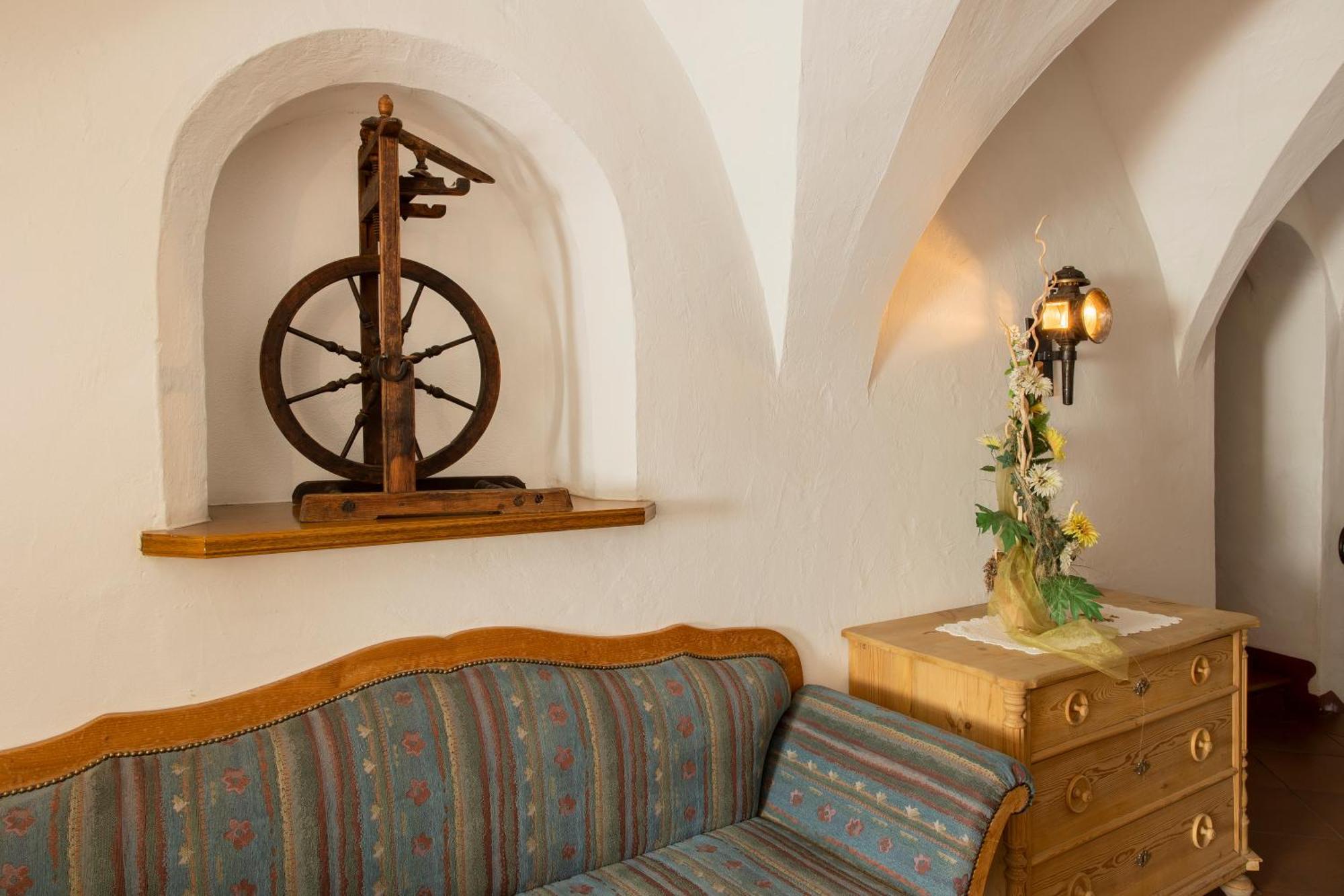 Gasthof Goldenes Lamm Vahrn Bagian luar foto