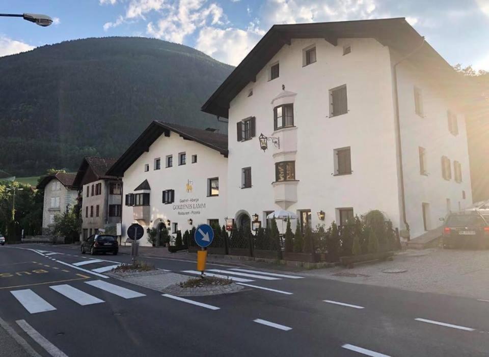 Gasthof Goldenes Lamm Hotel Vahrn Bagian luar foto